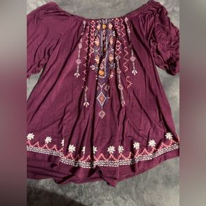 Rewind off the shoulder t-shirt Junior XL almost red wine color